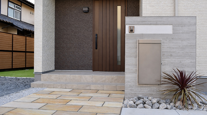 アプローチ・門柱・門扉